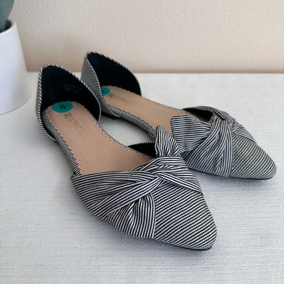 New Restricted Black/White Pinstripes Canvas Bow Pointed Flats Women’s 8 - Picture 3 of 9